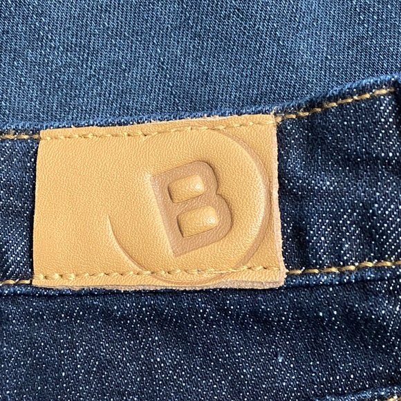 Bullhead Newport Skinny Flare Jeans - Picture 7 of 8